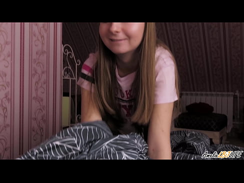 ❤️ ब्लोन्डीले आफ्नो BFF गहिरो रूपमा चुस्छे र उनको मुखमा सहन्छ ❤️❌ ne.hdpornpics.ru मा ☑
